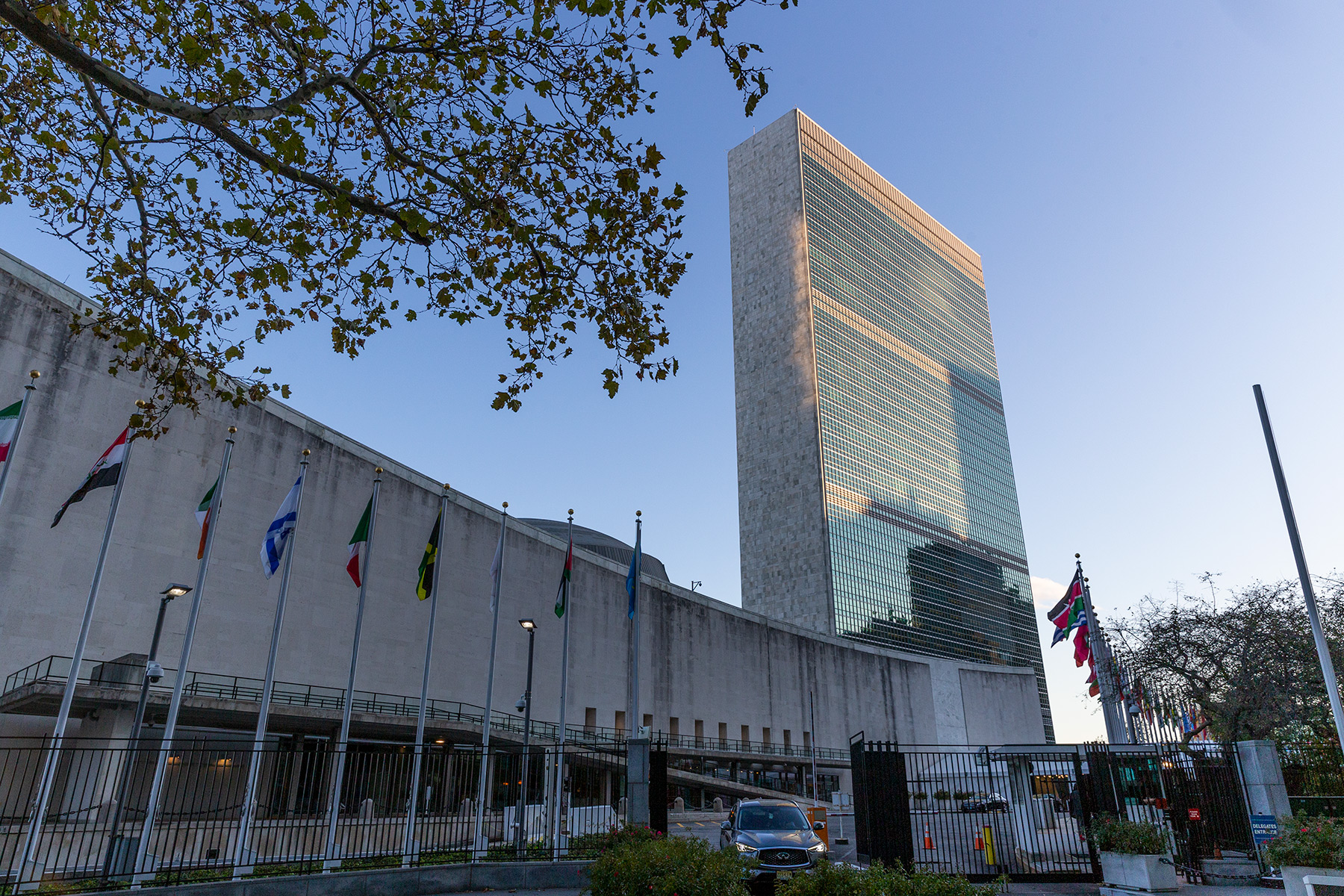 Tour The United Nations Building In New York City - Carltonaut's Travel ...